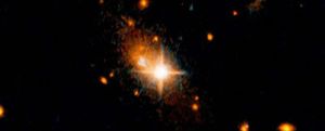 Астрономы нашли черную дыру, «убегающую» из галактического центра