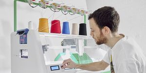 Компания Kniterate создала машину для «печати» одежды