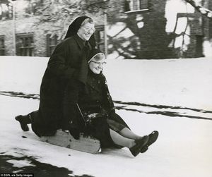 А когда-то британцы любили снег: зима в Великобритании на винтажных фотографиях 1900 – 1960 годов