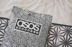 Asos запустил бесплатный возврат товаров из России