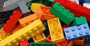 Он распилил деталь Lego надвое, чтобы собрать кое-что неожиданное… Как долго я мечтал о подобном!