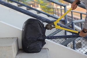 Как застраховать себя от кражи: созданы специальные чехлы «антивор» для рюкзаков и сумок