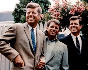 Кто и почему убил братьев Кеннеди 