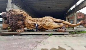 Восточный лев – крупнейшая деревянная скульптура в мире, которую 20 человек вырезали 3 года