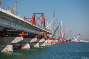 Мост в Крым почти готов. Осталось несколько месяцев