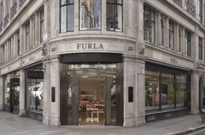 Furla открыла первый корнер с мужской коллекцией в Париже