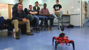 Гарвард чествует победившего в соревновании робота-пулемётчика