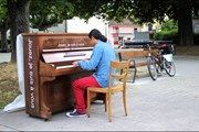 На улицах Парижа расставят пианино