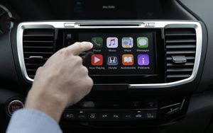 Тим Кук признался, что Apple работает над автомобильным автопилотом