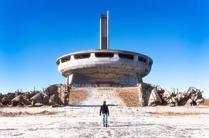 Необычный памятник архитектуры на вершине Балканских гор