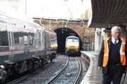 В Великобритании кондукторы поездов бастуют из-за спора о закрытии дверей