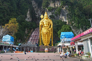 Статуя Муругана, лестница из 272 ступеней и пещеры Бату