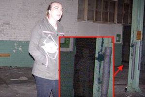 «Охотники за паранормальными явлениями» засняли призрака в заброшенном здании