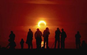 В августе США встретить от побережья до побережья свое долгожданное солнечное затмение за 99 лет
