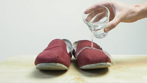 Лайфхак: как своими силами защитить обувь от промокания