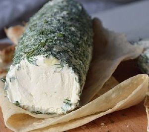 Сыр из зеленью и чесноком