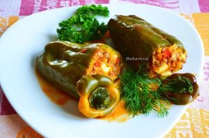 Фаршированный гречкой, грибами и сыром болгарский перец