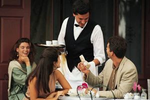 Как вас выдает манера общаться с официантами