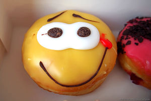 Доброе утро - это когда тебе даже пончик улыбается :)