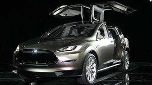 Tesla Model X подешевели