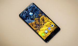 Sharp представила безрамочный смартфон Aquos S2