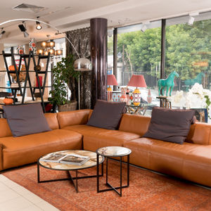 12 стильных диванов и кресел, которые преобразят ваш интерьер