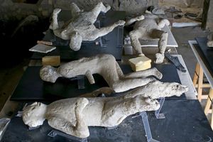 История гибели жителей Помпеев
