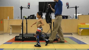 Экзоскелеты позволят улучшить мобильность детей с церебральным параличом