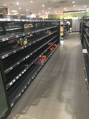 Супермаркет убрал с полок всю иностранную еду
