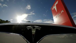 Батареи электрогрузовика Tesla хватит на 300-500 километров