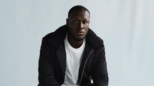 Stormzy в роли влюбленного наркодилера в новом клипе Cigarettes and Cush