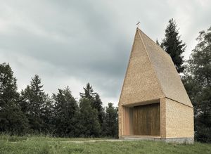 Деревянная часовня в Альпах