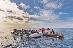 Через пять лет мигранты из Африки и Ближнего Востока начнут битву за власть в Европе