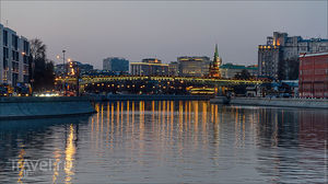 По вечернему центру Москвы