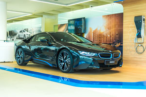 BMW начала продажи i8 во Владивостоке