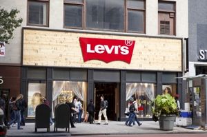 Самое главное в e-commerce за неделю: открытие онлайн-магазина Levi's и торговля продуктами в Ozon
