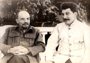 Революционер Ленин и контрреволюционер Сталин