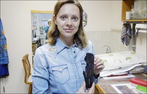 В Новосибирске на раскопках найдена 5000-летняя фигурка человека в перьевом головном уборе