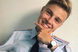Прилично так выглядеть полицейскому в России? Младший лейтенант из Питера взорвал интернет.