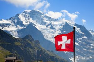 Как швейцарцы из воздуха делают деньги