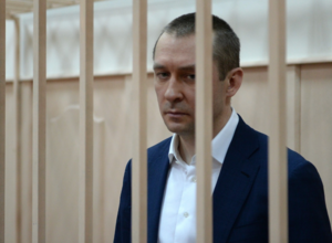 Экс-полковник МВД Захарченко на суде заявил, что девять миллиардов рублей он накопил, откладывая деньги с зарплаты.