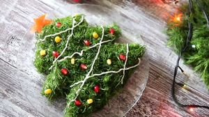 Новогодний салат в виде елочки и рождественского венка