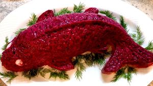 Салат на Новый Год. Необычная селедка под шубой желейная. В форме рыбы