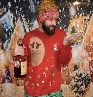 Нелепые и уродливые рождественские свитеры (16 фото)