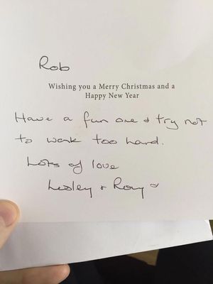 Парень смеялся до слёз получив эту двусмысленную рождественскую открытку от родственников