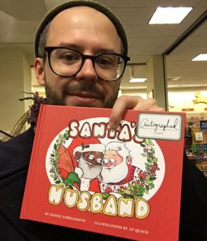 Автора книги о очень нетрадиционном Санта-Клаусе затравили