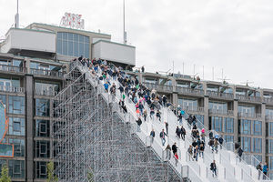 Гигантская лестница появилась в Роттердаме — Eщё