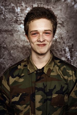 Парни в слезах и военной форме — 14 фотопортретов о реакции на обязательную службу в литовской армии