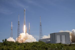 Похоже, SpaceX не справилась, а секретный космический спутник Zuma потерян