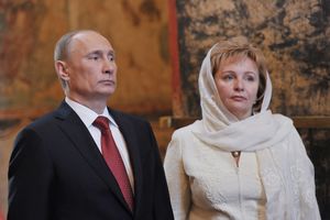 Журналистам удалось выяснить, чем сейчас занимается и какую фамилию носит Людмила Путина